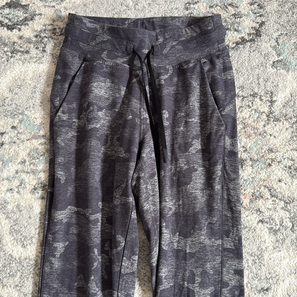 Lululemon Ready To Rulu Pant in Incognito Camo HTR Black / Black - Picture 2 of 9